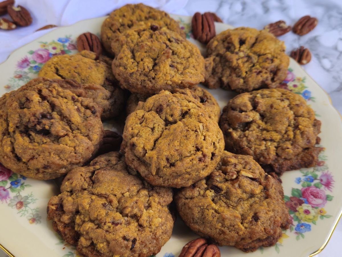 a plate of pecan pie cookies