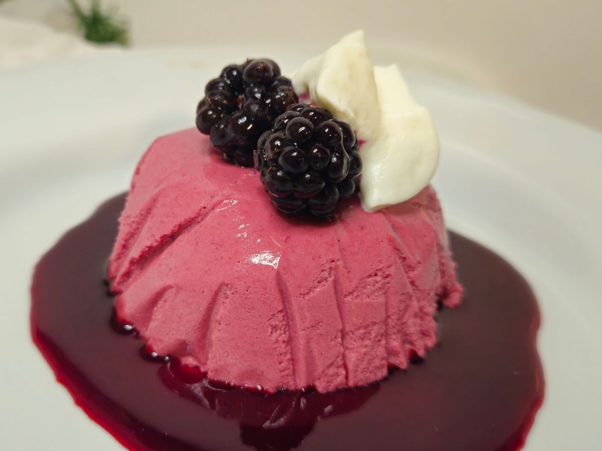 blackberry bavarois with blackberry coulis and cream