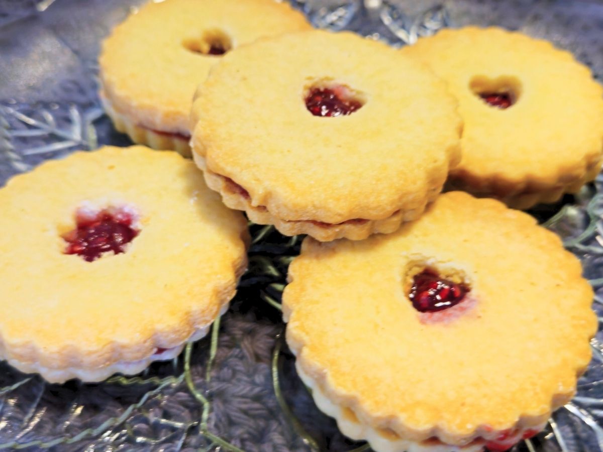 5 shortbread sandwich cookies on a plate