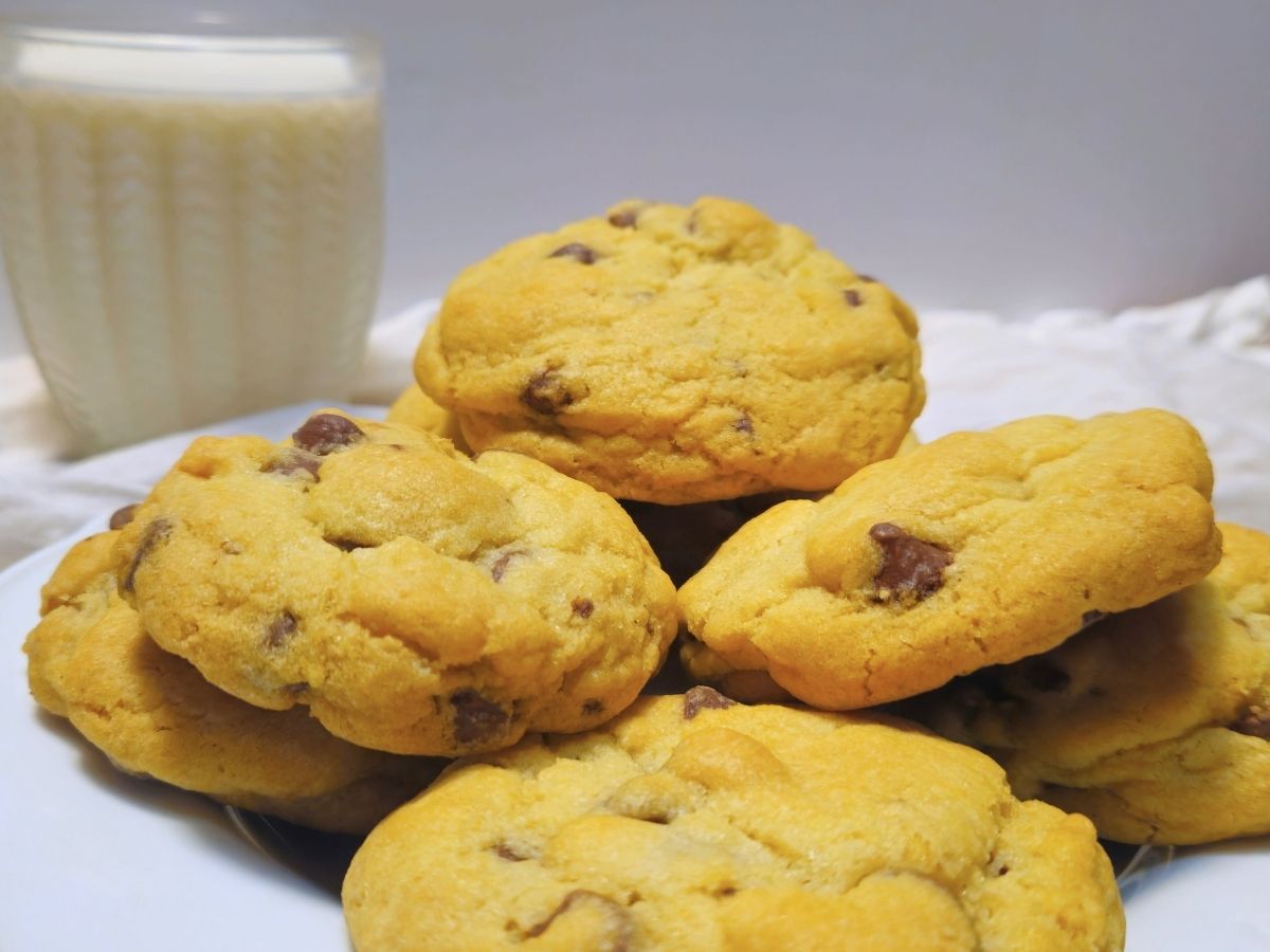 a plate full of crunchy chocolate chip cookies