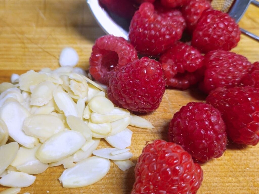 Almonds with slivered almonds
